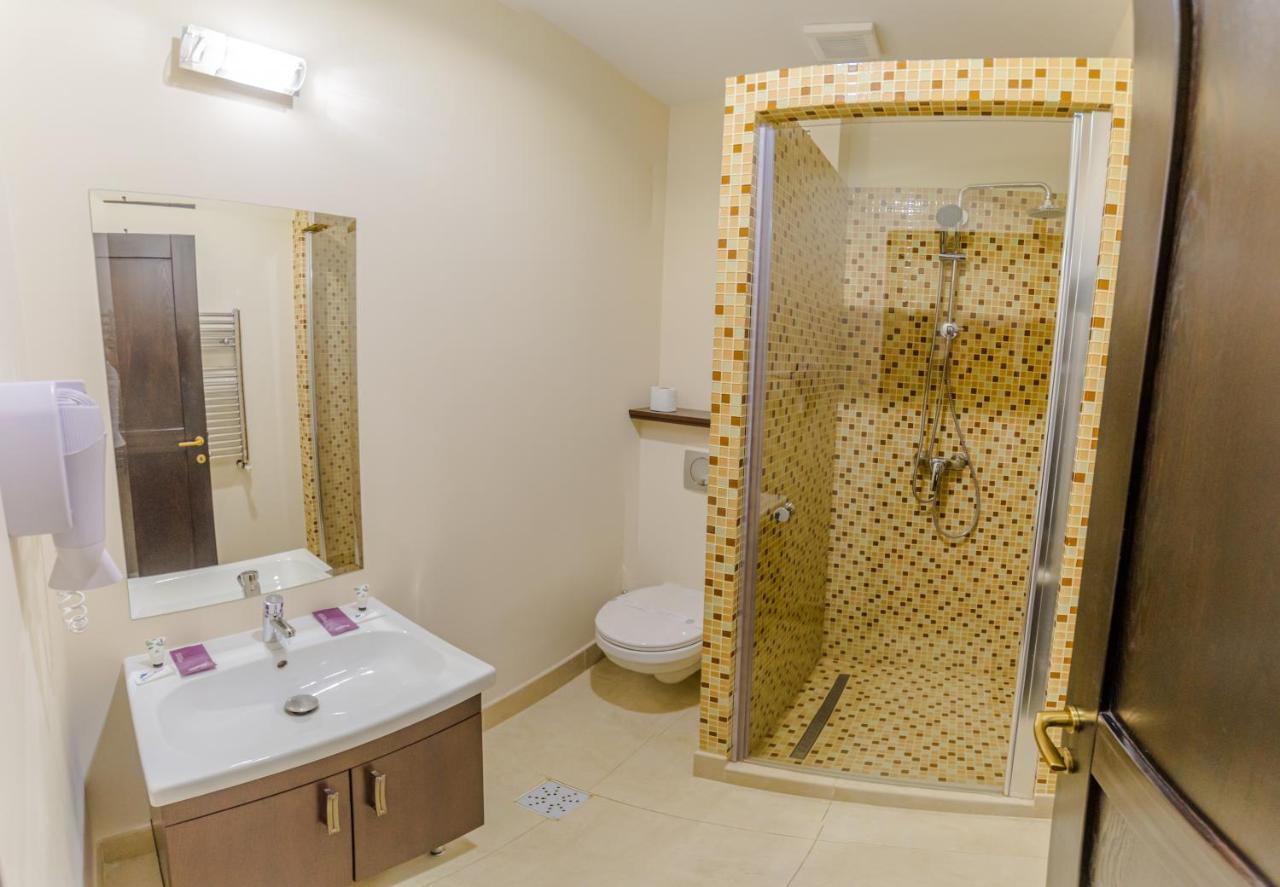 Hostel Parc ฟาลติเชน ภายนอก รูปภาพ
