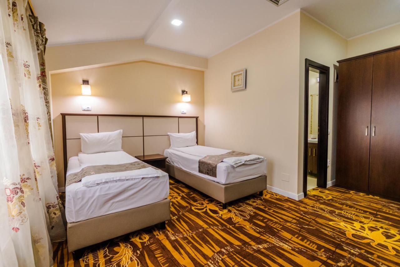 Hostel Parc ฟาลติเชน ภายนอก รูปภาพ