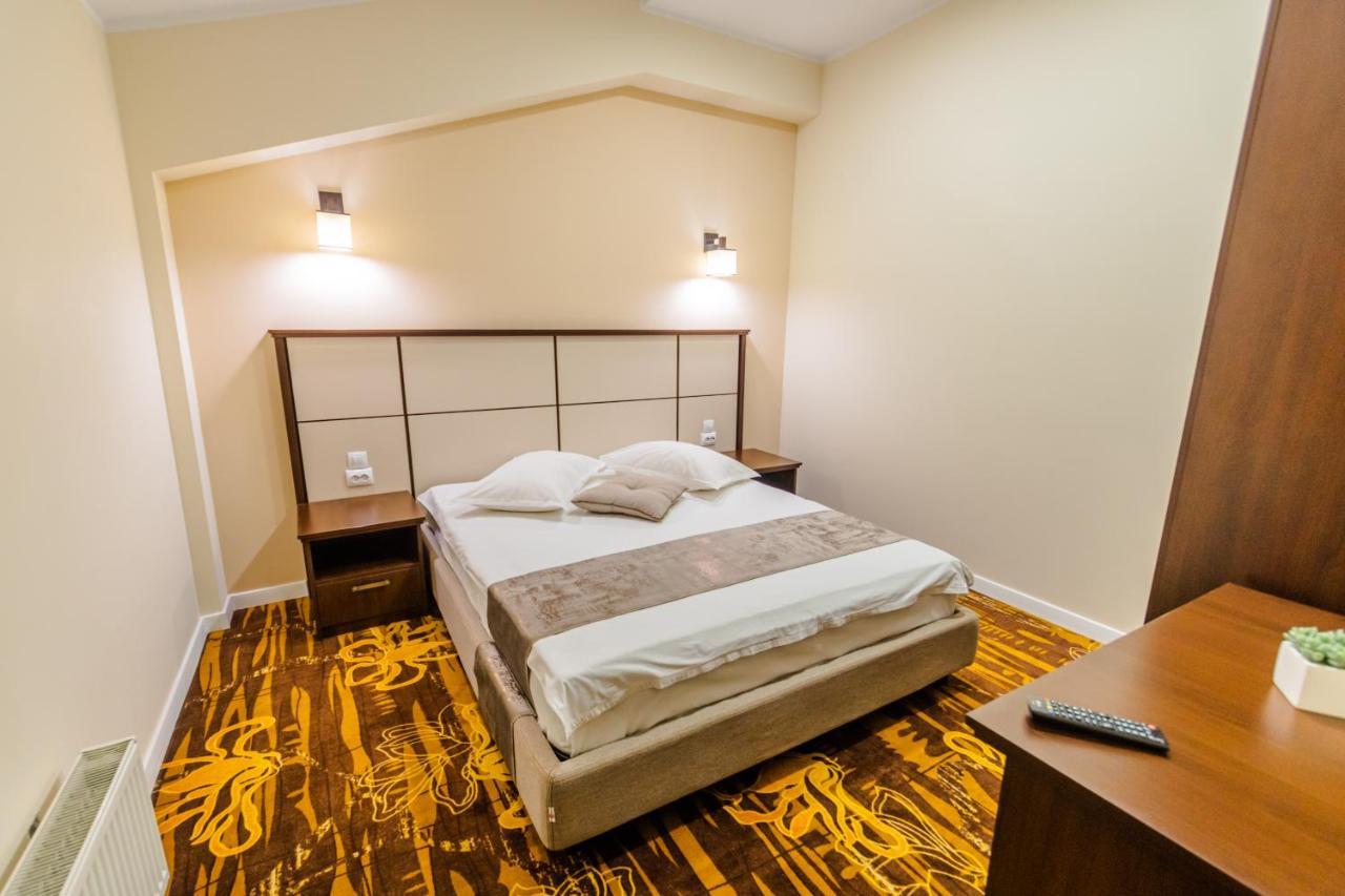 Hostel Parc ฟาลติเชน ภายนอก รูปภาพ
