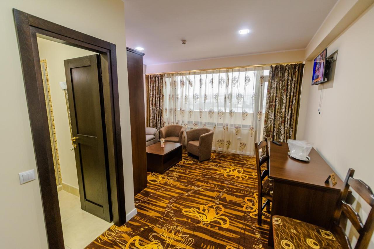 Hostel Parc ฟาลติเชน ภายนอก รูปภาพ