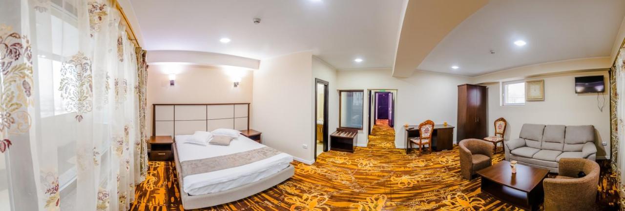 Hostel Parc ฟาลติเชน ภายนอก รูปภาพ