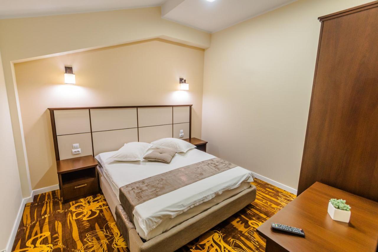 Hostel Parc ฟาลติเชน ภายนอก รูปภาพ