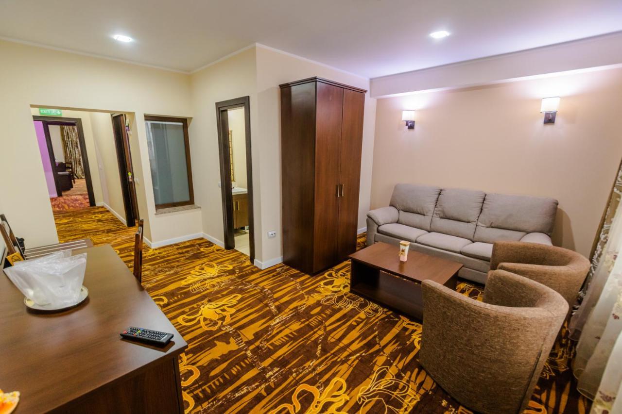 Hostel Parc ฟาลติเชน ภายนอก รูปภาพ